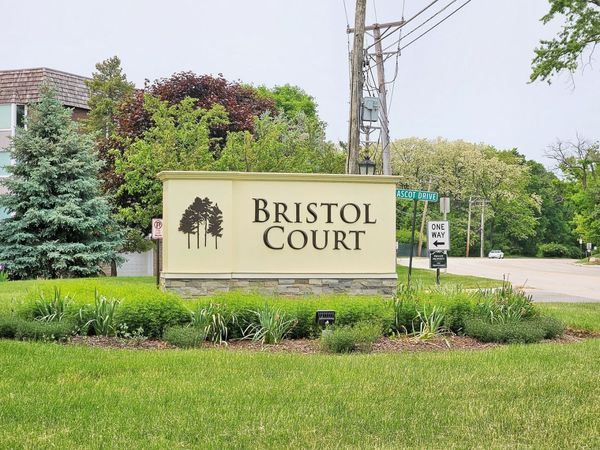 200 Thames Parkway, Unit 1K, Park Ridge, IL 60068