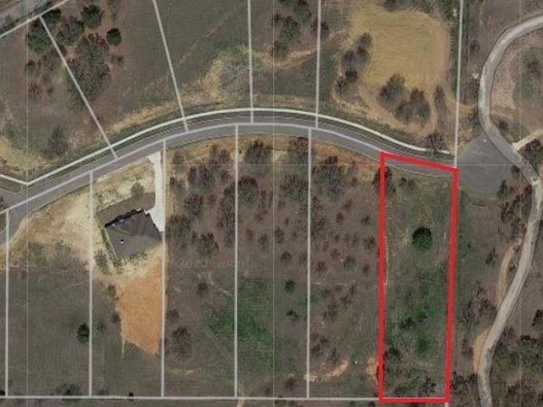 4032 Highland Oaks Lane , Cleburne, TX 76031