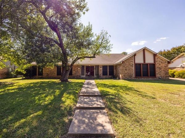 640 Ivy Ann Drive, Woodway, TX 76712