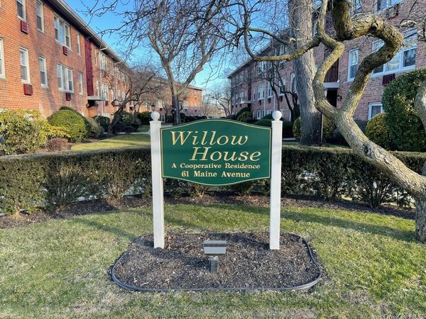 61 Maine Avenue, Unit F25, Rockville Centre, NY 11570