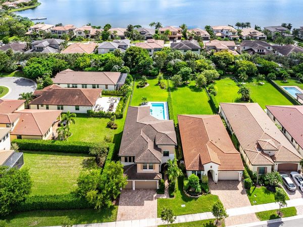 8760 E Baypoint Circle, Parkland, FL 33076