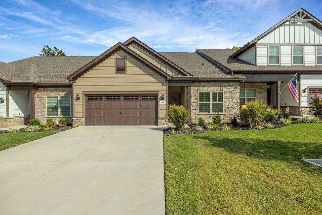 2927 Soldiers Honor Dr, Murfreesboro, TN 37128 Main Photo