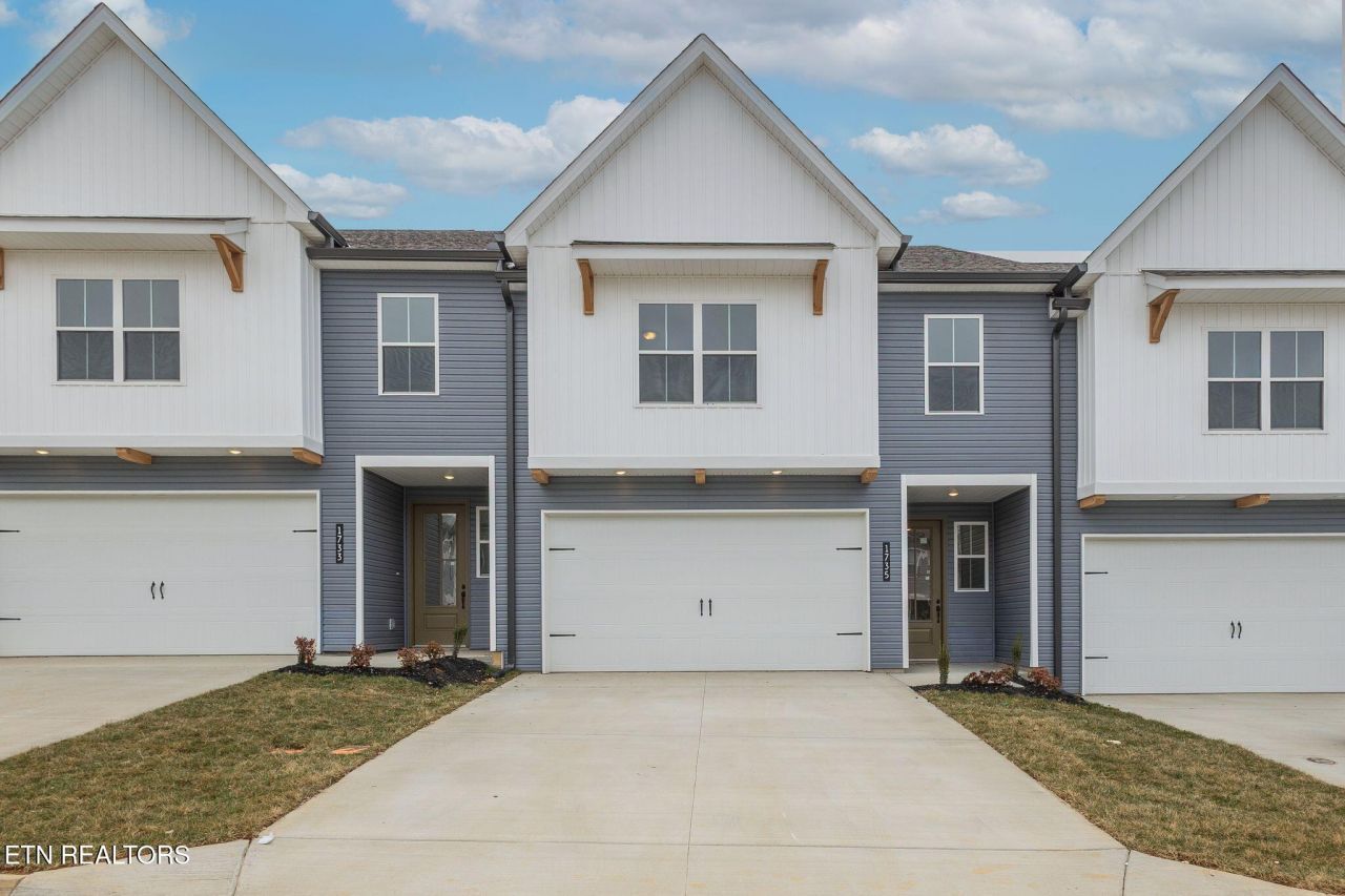1735 Lateglow Way, Knoxville, TN 37931 Main Photo