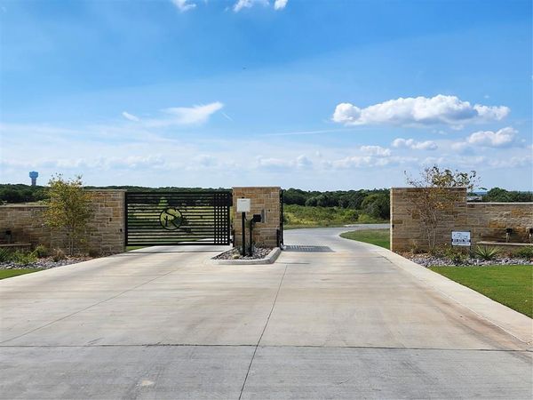 1055 Ranch Vista Road, Granbury, TX 76049