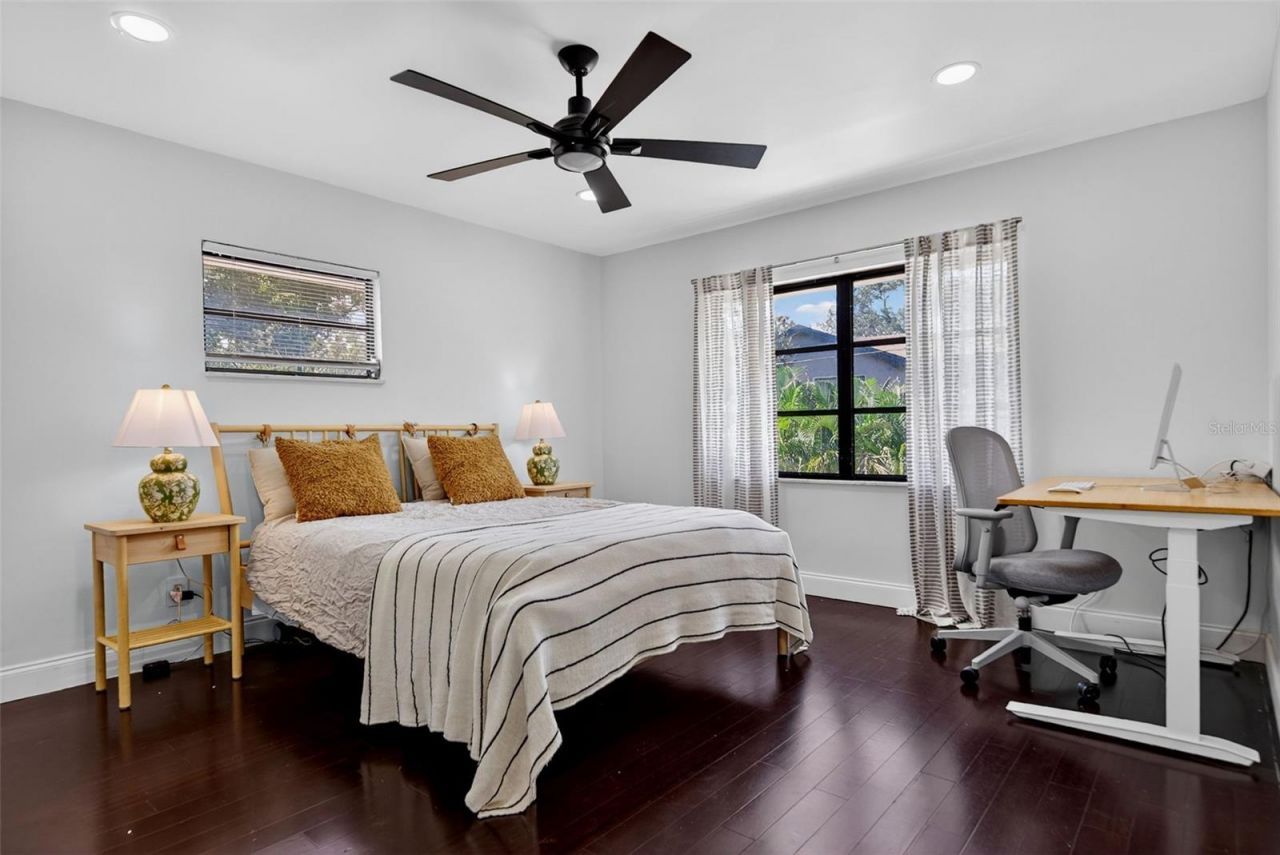 1835 Serpentine Drive S, Saint Petersburg, FL 33712 Photo