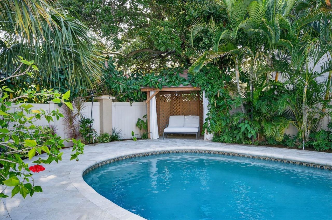 1835 Serpentine Drive S, Saint Petersburg, FL 33712 Photo