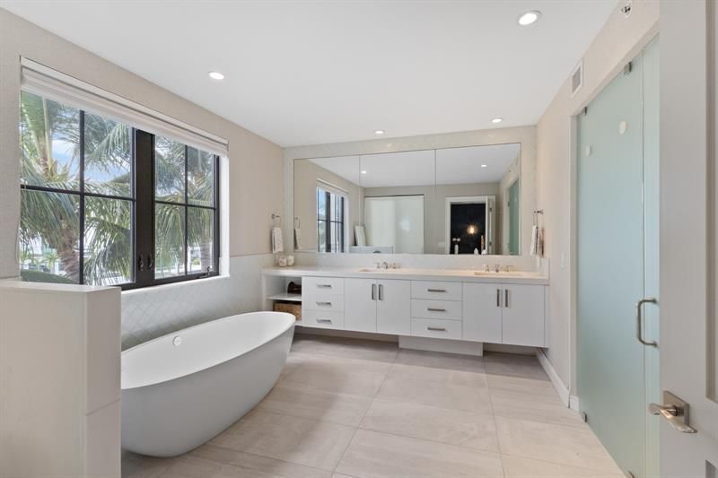 1532 SE 12th Street, Unit 302, Fort Lauderdale, FL 33316 Photo