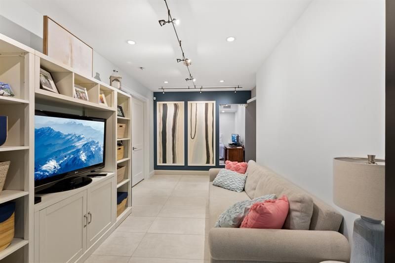 1532 SE 12th Street, Unit 302, Fort Lauderdale, FL 33316 Photo