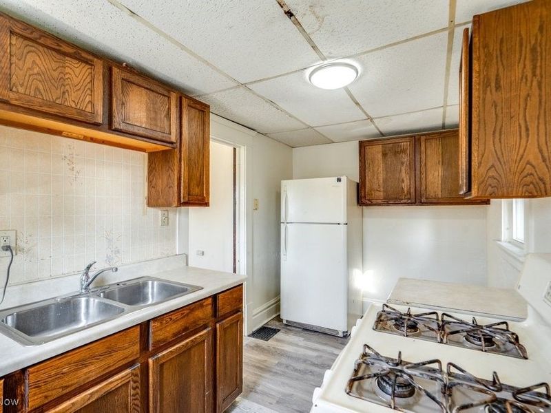 485 Allyn Street, Akron, OH 44304 Photo 11