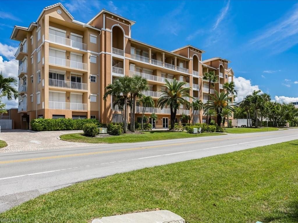 9566 Gulf Shore Dr, Unit 102, Naples, FL 34108 Photo