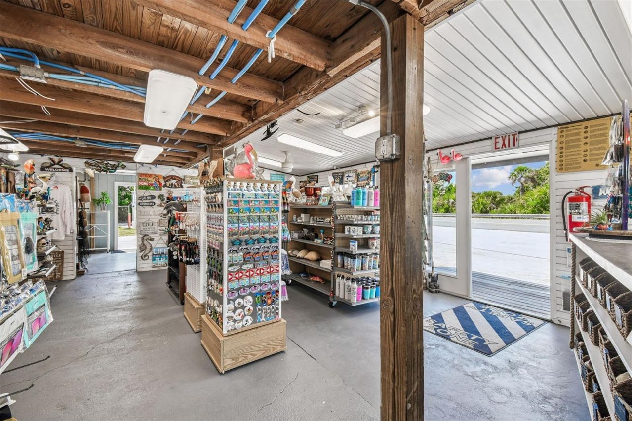 7154 Shoal Line Boulevard, Weeki Wachee, FL 34607 Photo