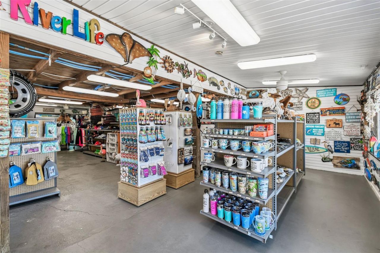 7154 Shoal Line Boulevard, Weeki Wachee, FL 34607 Photo