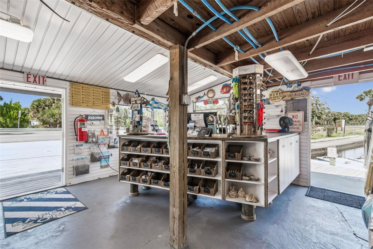 7154 Shoal Line Boulevard, Weeki Wachee, FL 34607 Photo