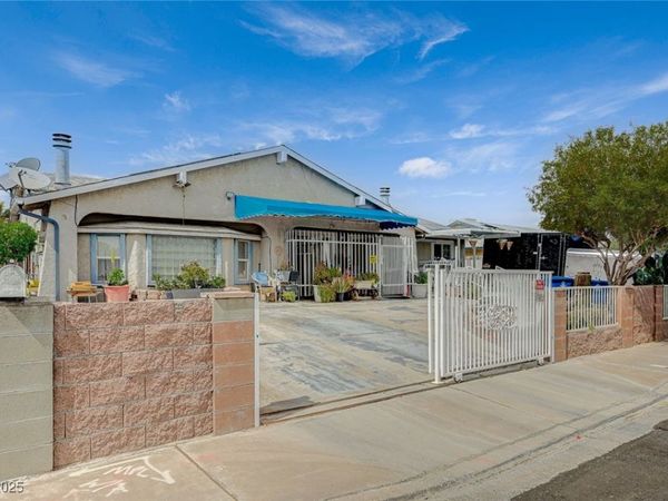405 Longtree Avenue, Henderson, NV 89011