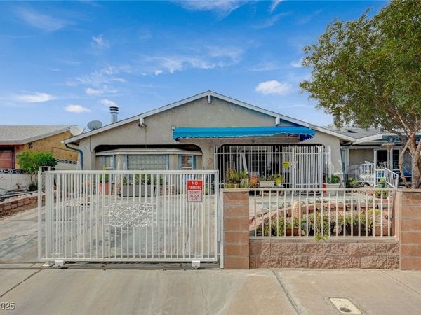 405 Longtree Avenue, Henderson, NV 89011