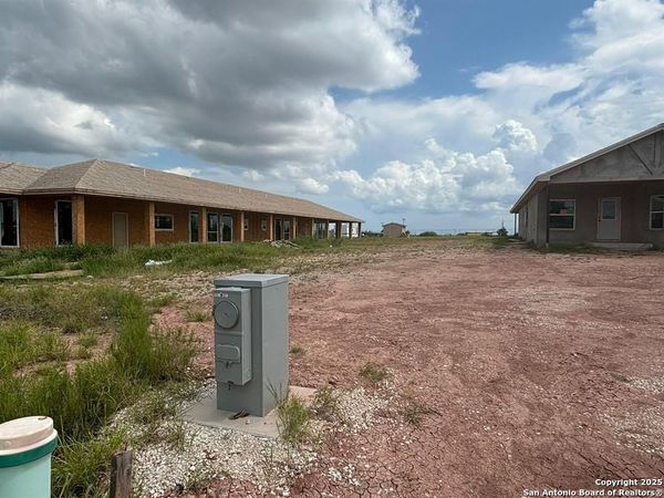 8215 Mejia Rd, Laredo, TX 78043