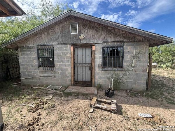 402 Hernandez, Laredo, TX 78046