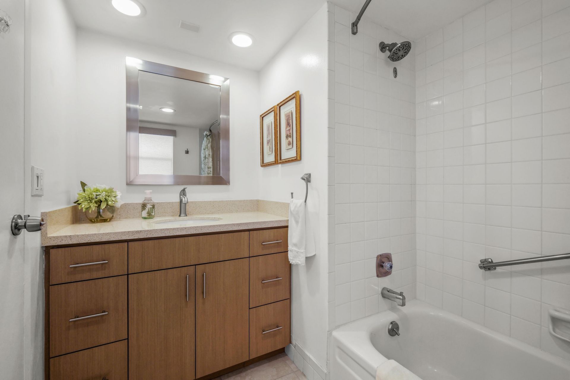 3871 Via Poinciana, Unit 104, Lake Worth, FL 33467 Photo
