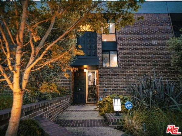 9321 Burton Way, Unit A, Beverly Hills, CA 90210