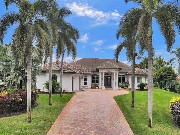 8426 Sawpine Rd, Delray Beach, FL 33446