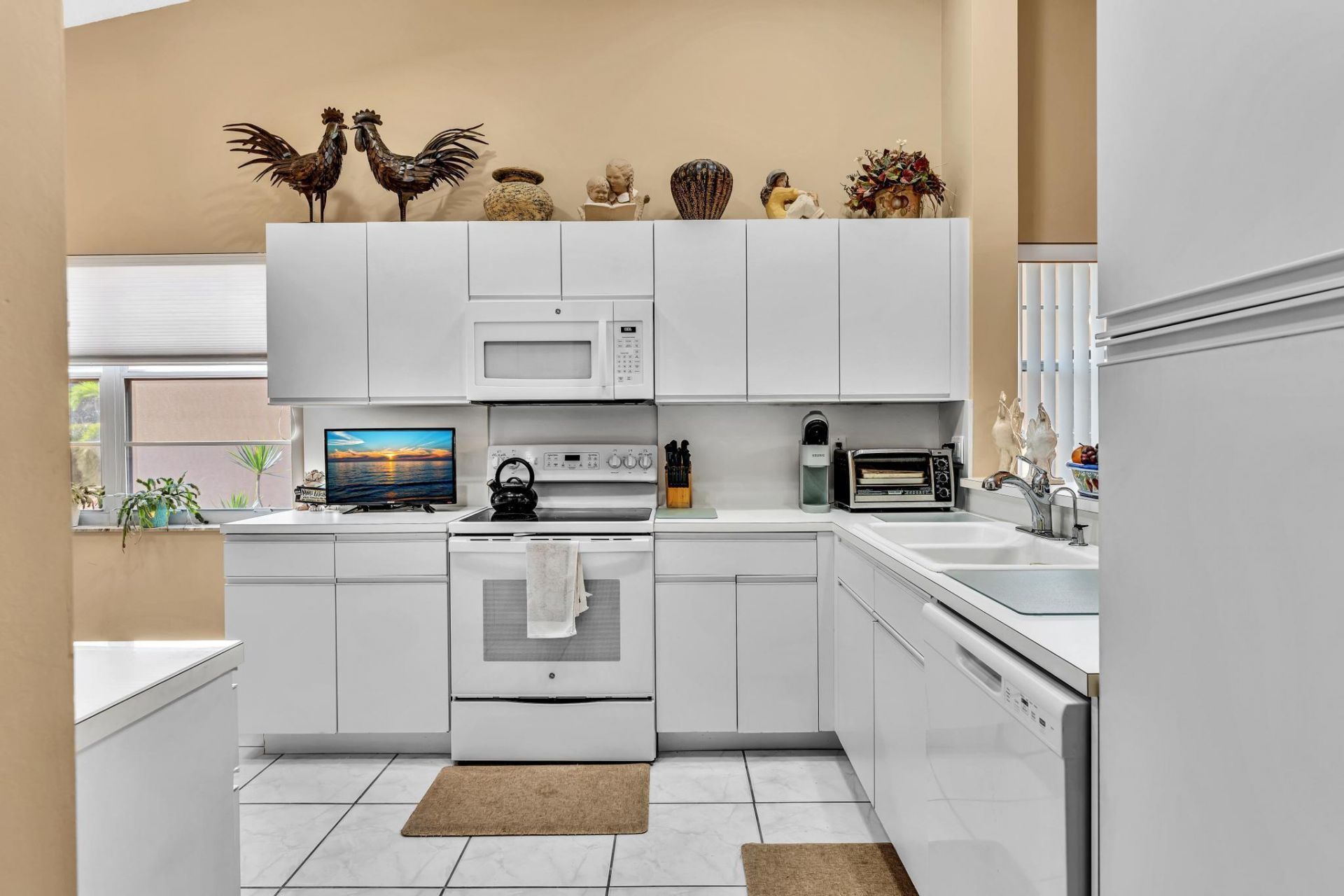 9589 Shadybrook Drive, Unit 201, Boynton Beach, FL 33437 Photo