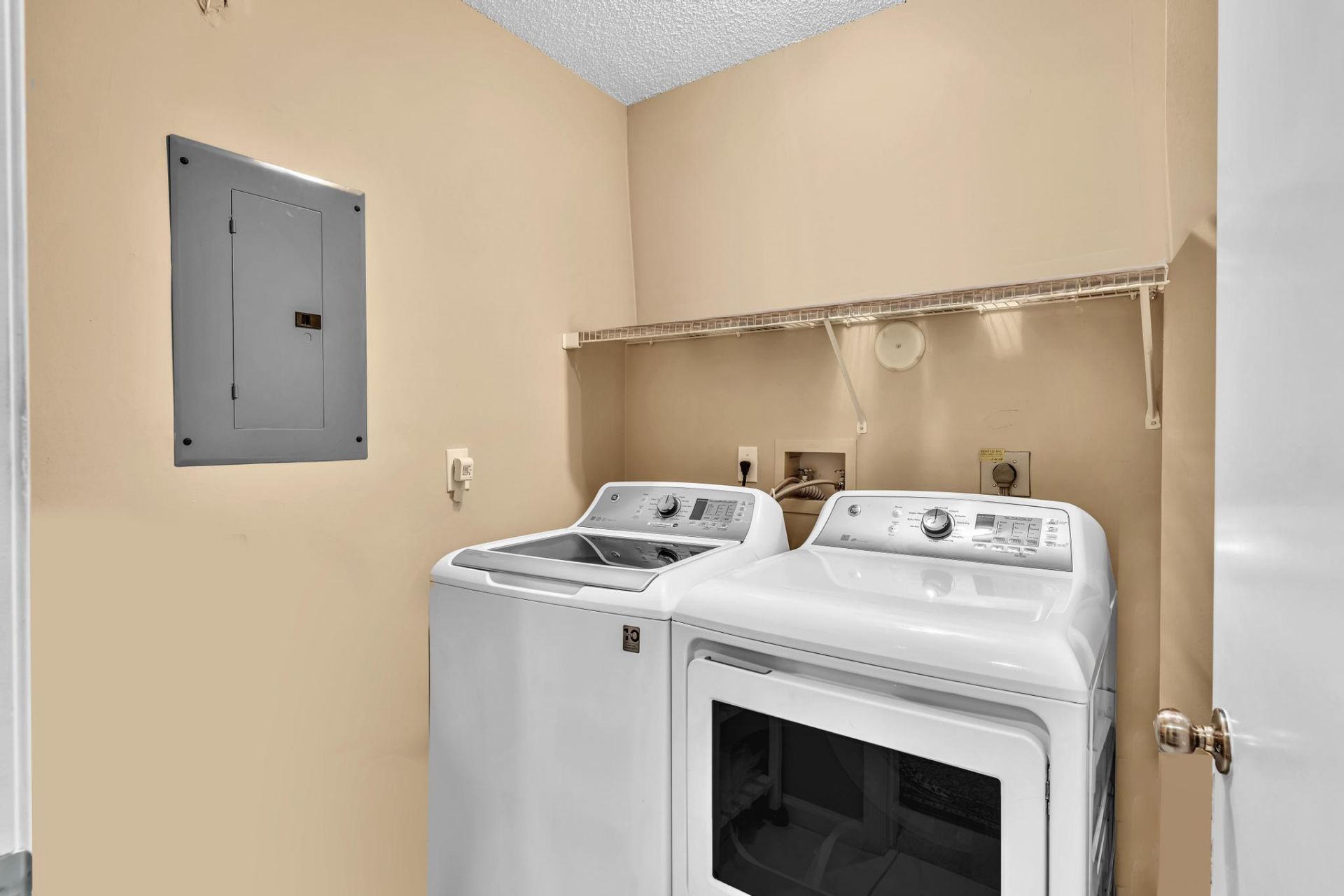 9589 Shadybrook Drive, Unit 215, Boynton Beach, FL 33437 Photo