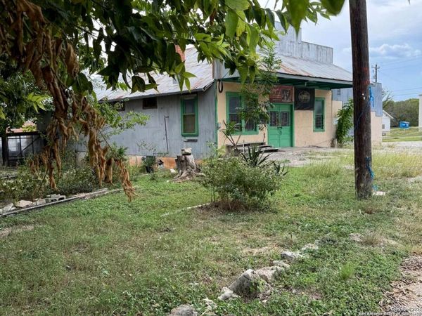407 High St., Comfort, TX 78013