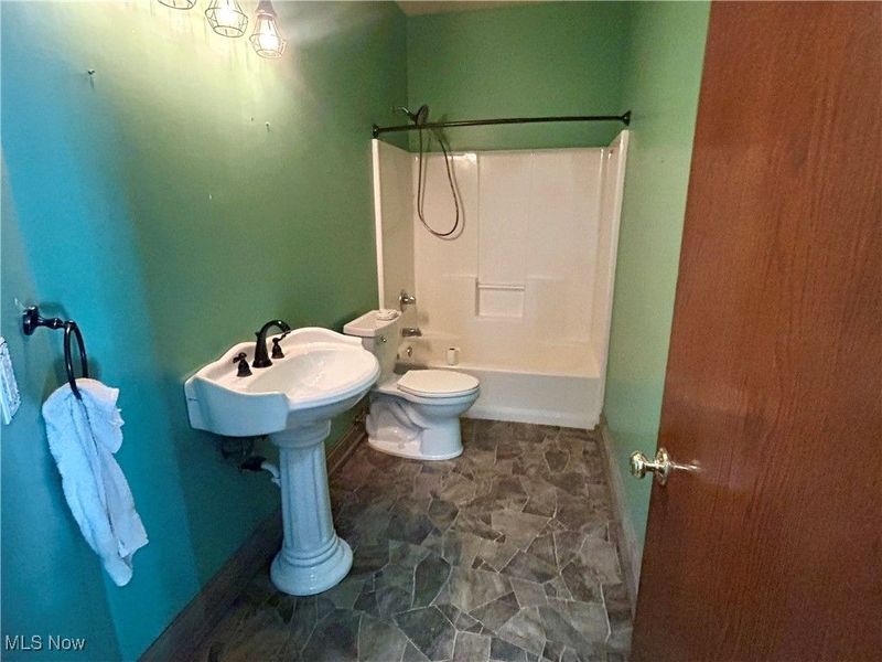 5623 Shallow Creek Avenue, Louisville, OH 44641 Photo 40