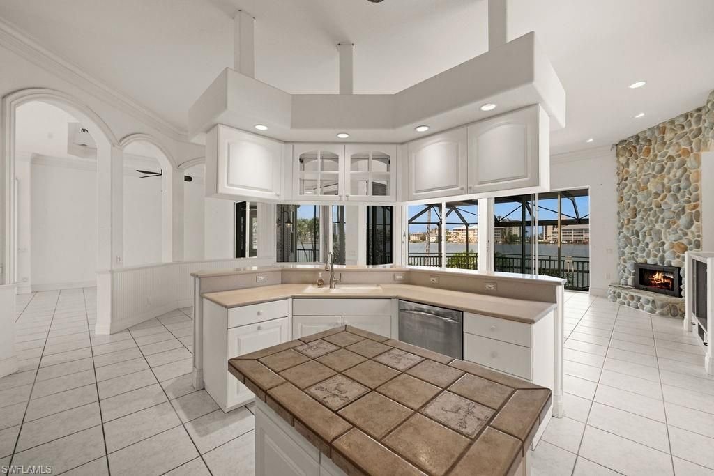 371 Bayside Ave, Naples, FL 34108 Photo