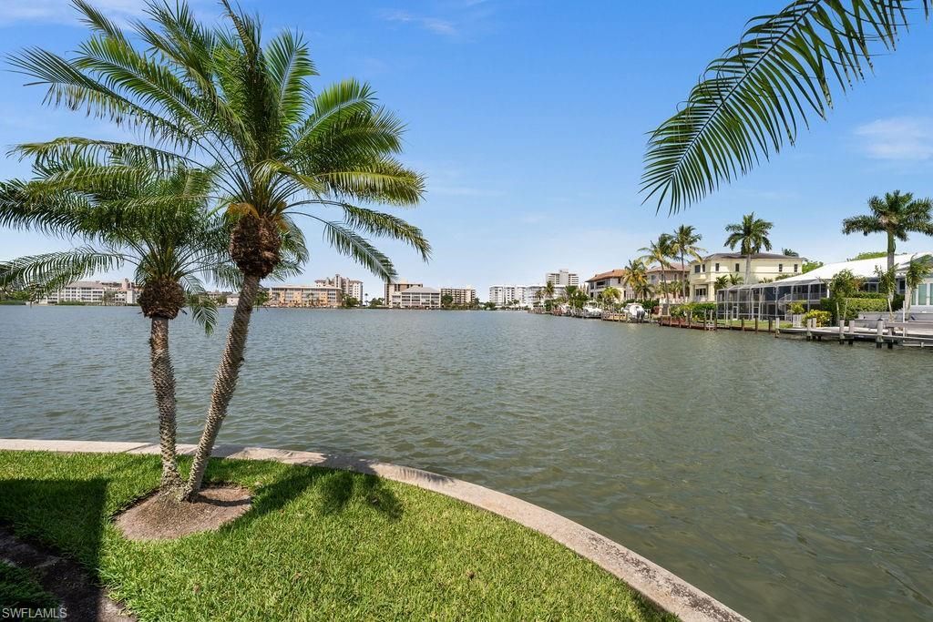 371 Bayside Ave, Naples, FL 34108 Photo