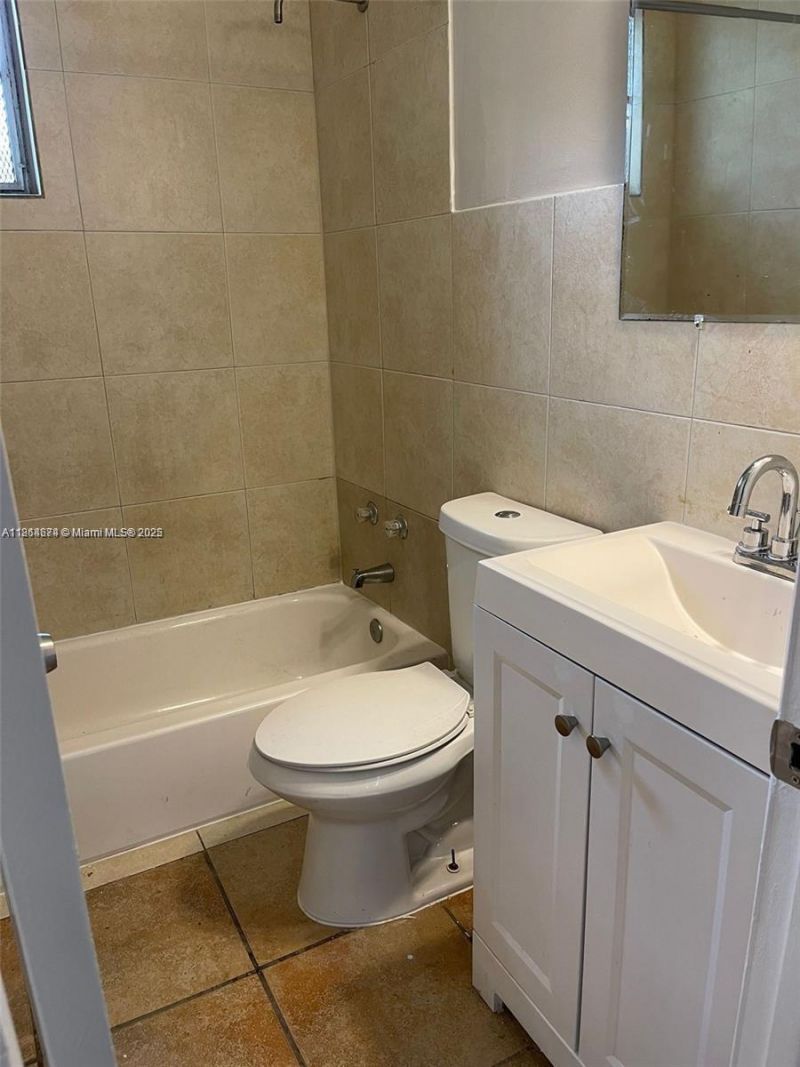 1346 NW 6th St, Miami, FL 33125 Photo