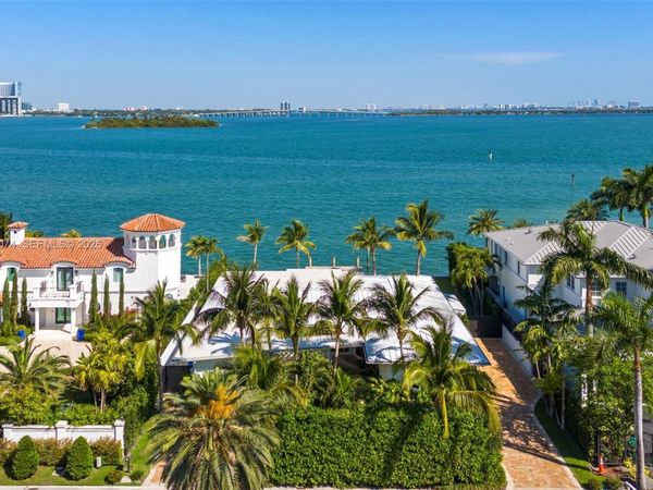 1011 N Venetian Dr, Miami, FL 33139