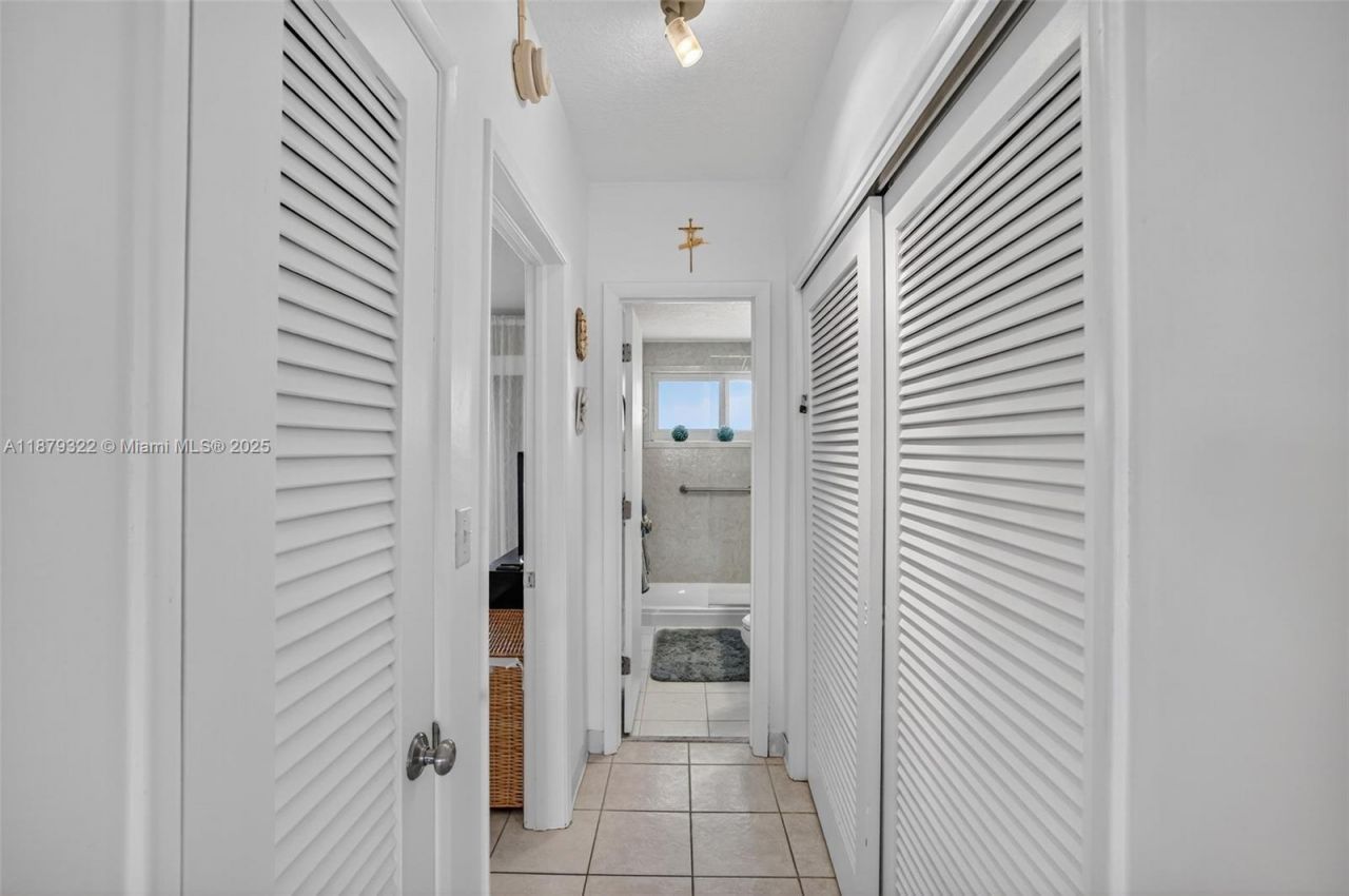 425 Bayshore Dr, Unit d-3, Fort Lauderdale, FL 33304 Photo