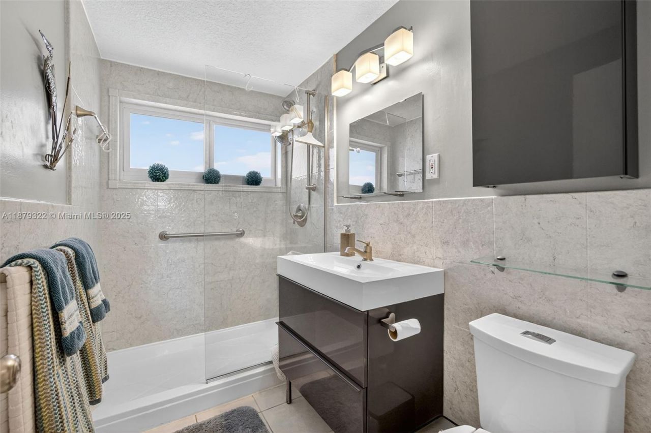 425 Bayshore Dr, Unit d-3, Fort Lauderdale, FL 33304 Photo