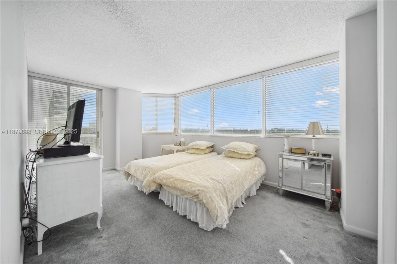 3411 Indian Creek Dr, Unit 604, Miami Beach, FL 33140 Photo