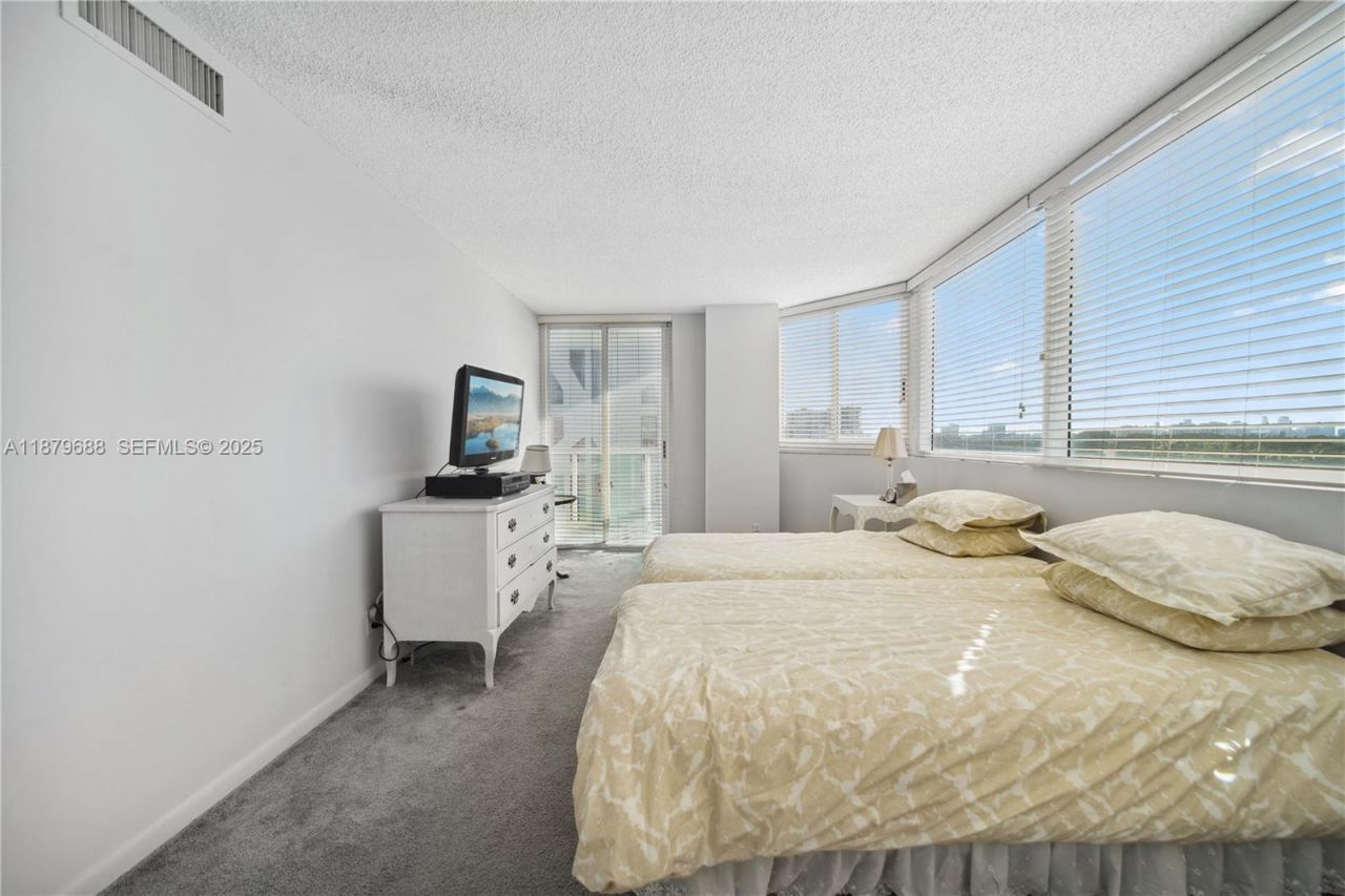 3411 Indian Creek Dr, Unit 604, Miami Beach, FL 33140 Photo