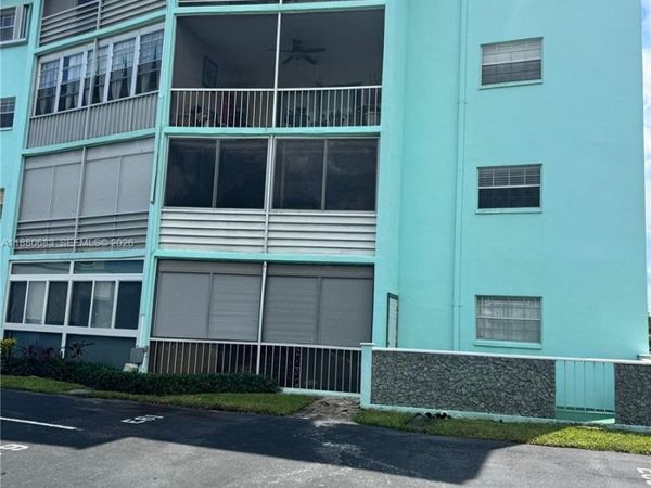 4141 NW 44th Ave, Unit 117, Lauderdale Lakes, FL 33319