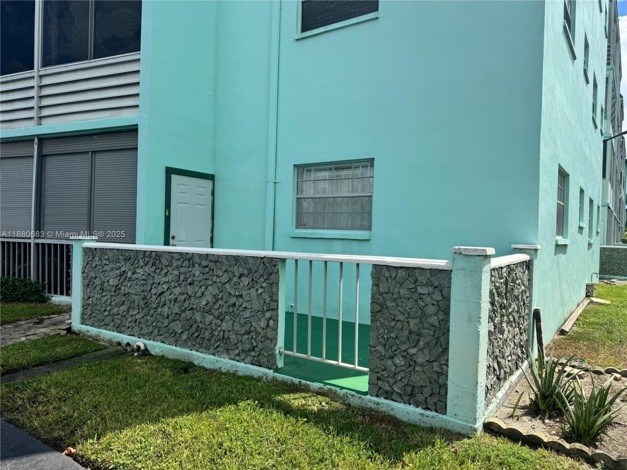 4141 NW 44th Ave, Unit 117, Lauderdale Lakes, FL 33319 Photo