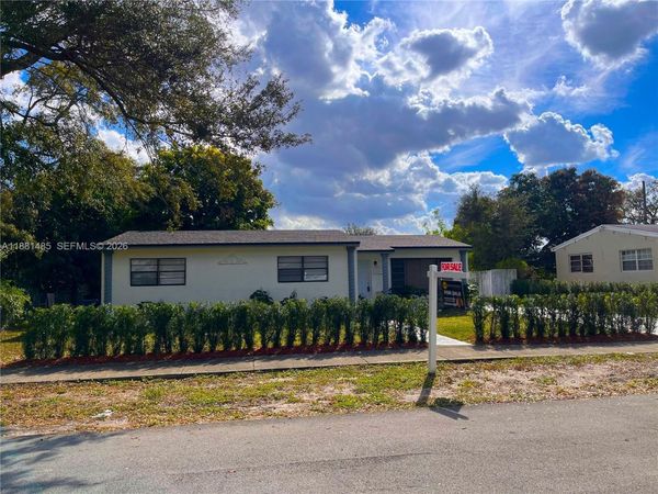 2960 NW 165th St, Miami Gardens, FL 33054