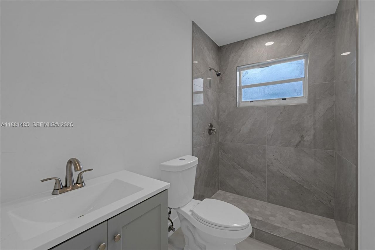 2960 NW 165th St, Miami Gardens, FL 33054 Photo