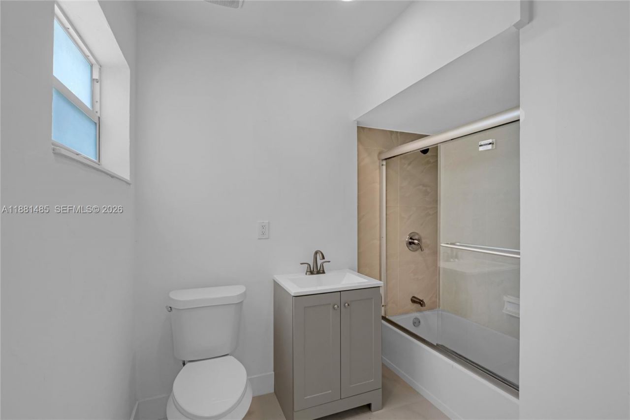 2960 NW 165th St, Miami Gardens, FL 33054 Photo