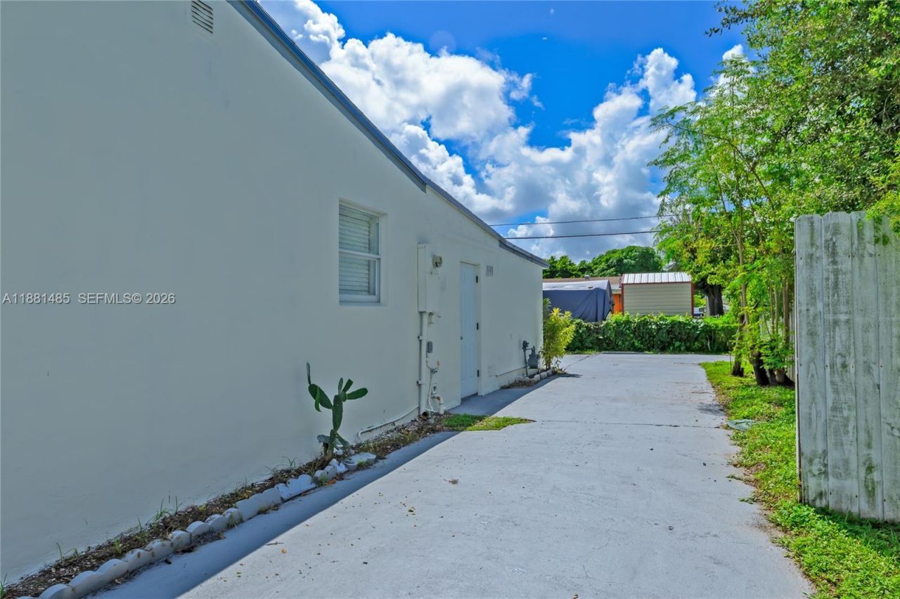 2960 NW 165th St, Miami Gardens, FL 33054 Photo