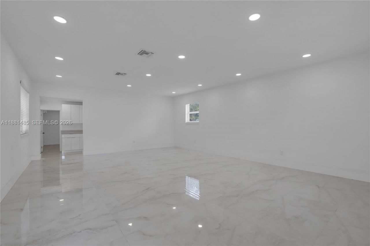 2960 NW 165th St, Miami Gardens, FL 33054 Photo