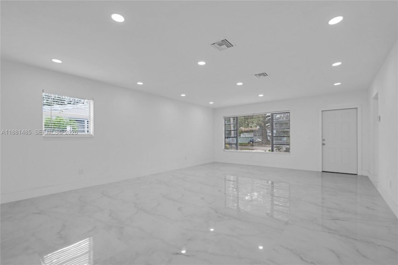 2960 NW 165th St, Miami Gardens, FL 33054 Photo