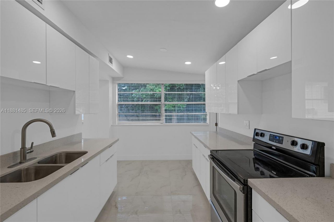 2960 NW 165th St, Miami Gardens, FL 33054 Photo