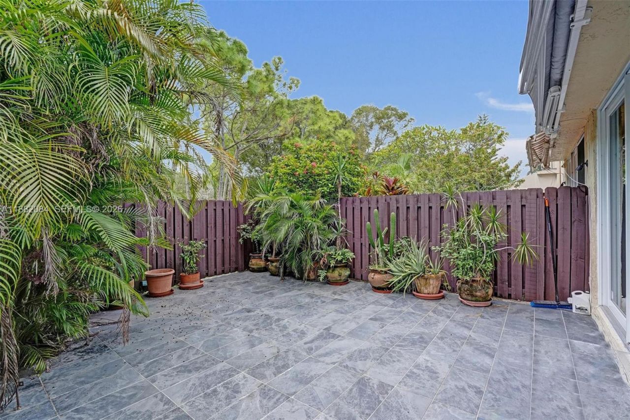 2220 NE 11th St, Hallandale Beach, FL 33009 Photo