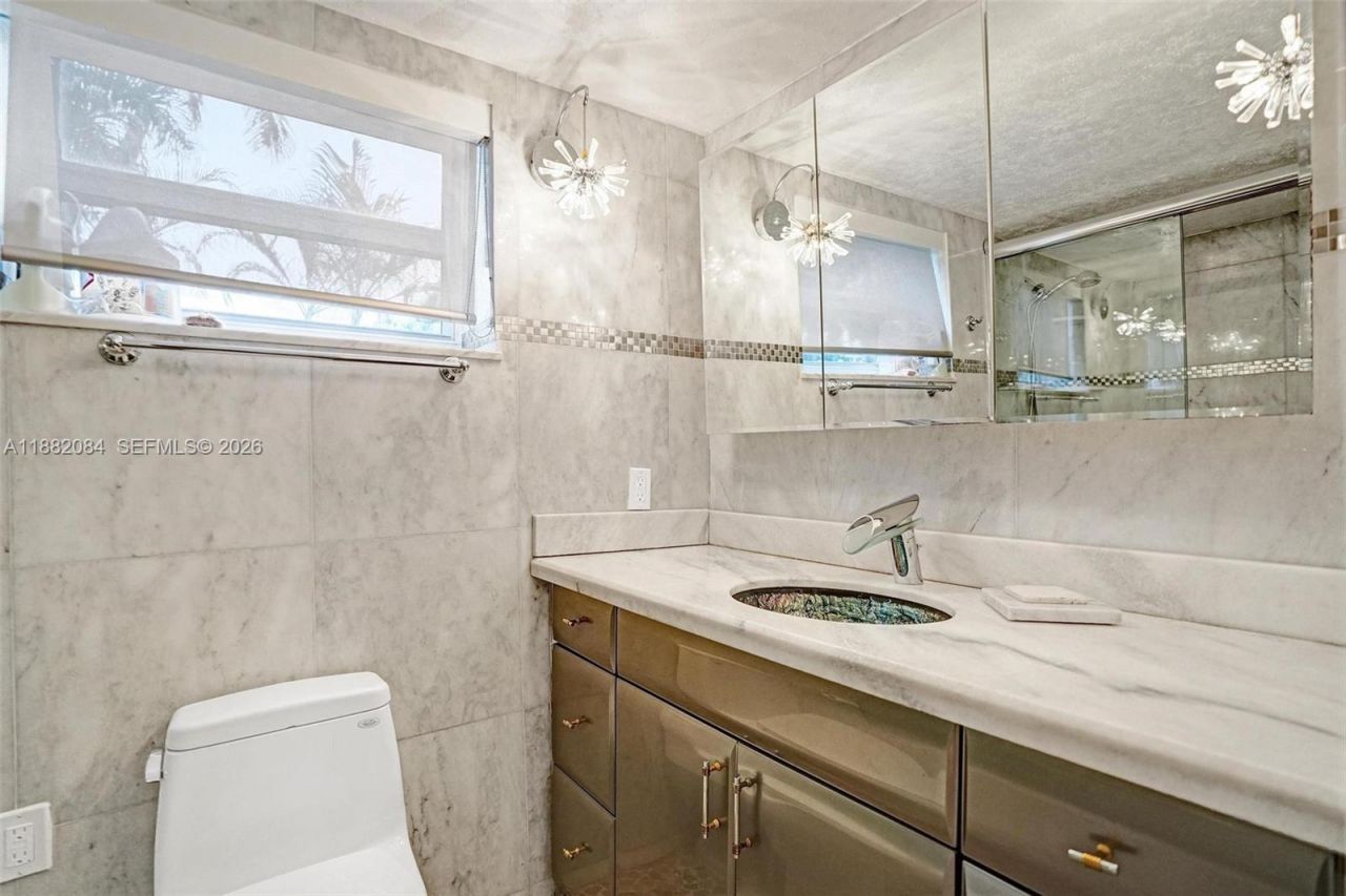 2220 NE 11th St, Hallandale Beach, FL 33009 Photo