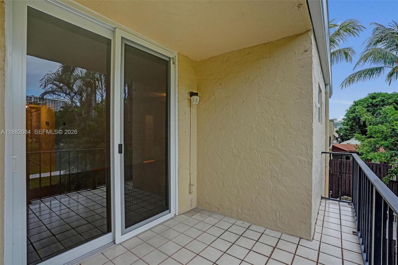 2220 NE 11th St, Hallandale Beach, FL 33009 Photo