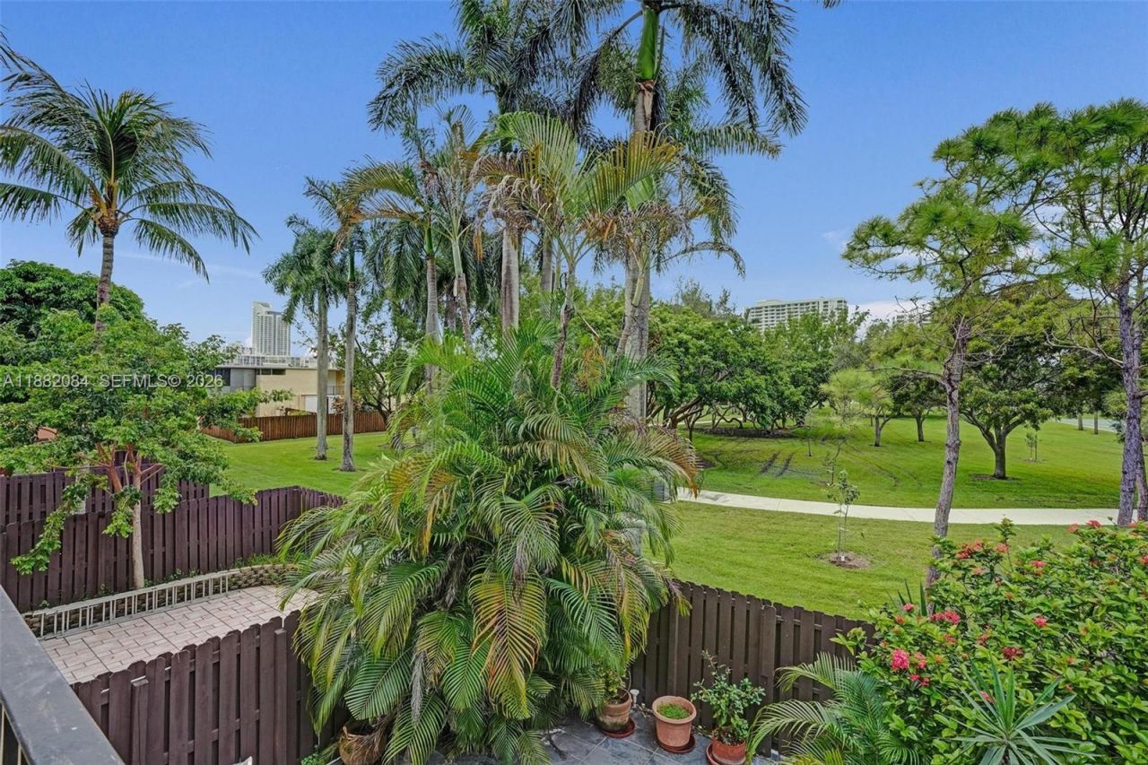 2220 NE 11th St, Hallandale Beach, FL 33009 Photo