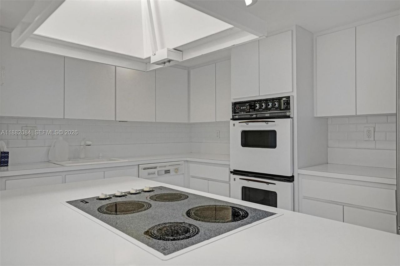 2220 NE 11th St, Hallandale Beach, FL 33009 Photo